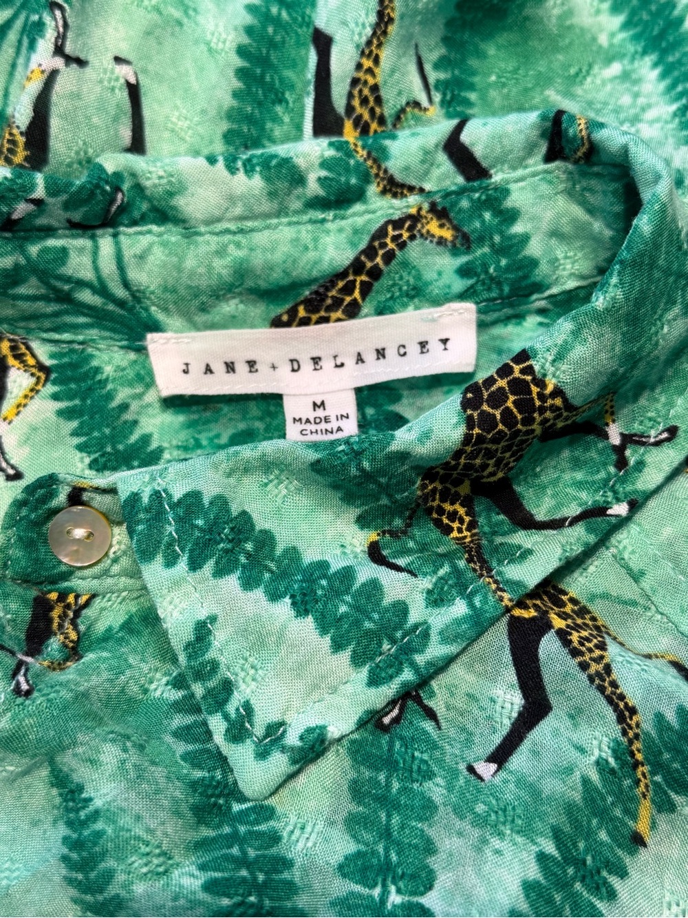 Jane + Delancey Giraffe Print Green Button Front Shirt Dress Swimsuit Cover-Up M - Picture 8 of 9